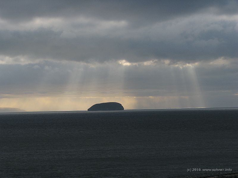 IMG_1757.jpg - Weston-Super-Mare, the "Flat Holme" on a cloudy evening