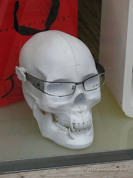 IMG_1826.jpg - Opticians display, Brighton style...