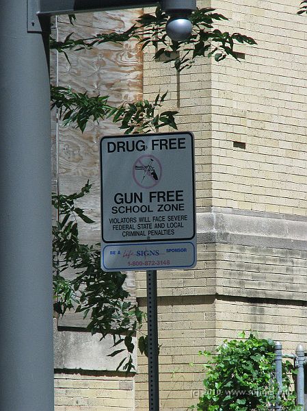 IMG_0136.JPG - ... who cares - that school building is boarded up anyway...