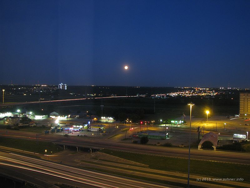 IMG_0233.JPG - Full moon on May 19