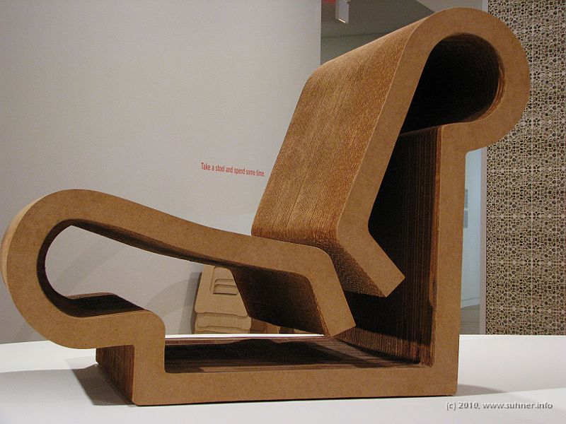 IMG_0331.JPG - A crinkled cardboard chair in Dallas Arts Museum - and you're even allowed to sit on it!