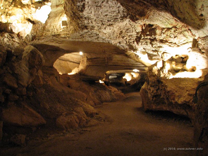 IMG_0484.JPG - ...and it's huge down there - easily a two miles walk!