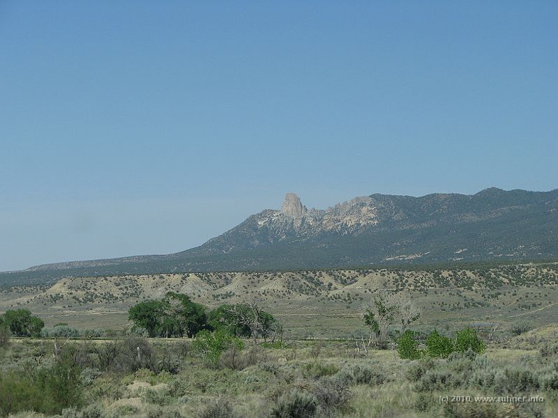 IMG_1383.jpg - ...with views of Mesa Verde
