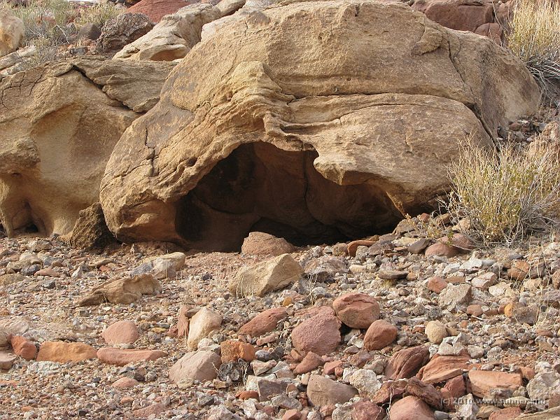 IMG_1578.jpg - Stones are washed out