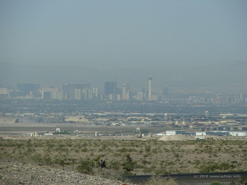IMG_1975.JPG - Las Vegas through the mist