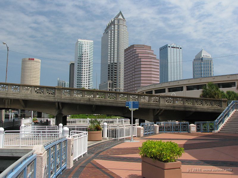 IMG_2378.JPG - Tampa - another city with skyscrapers...