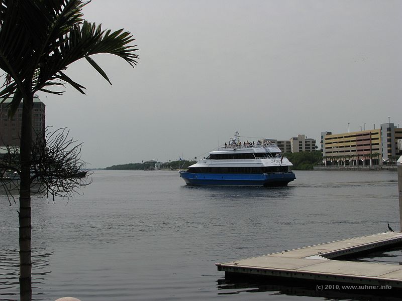 IMG_2382.JPG - But also a city with lots of water...