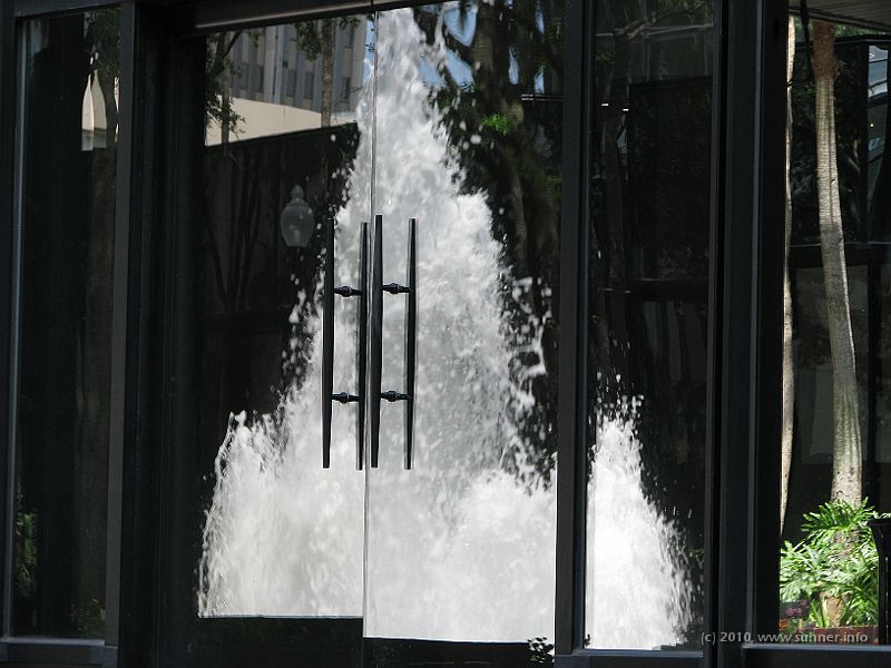 IMG_2392.JPG - ...as well as artificial stuff...