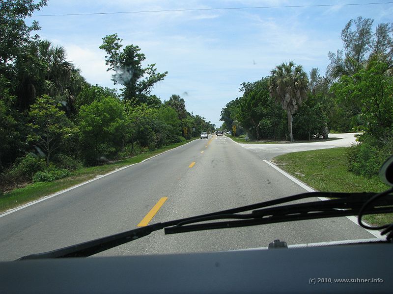 IMG_2528.JPG - Tropical surroundings on Sanibel Island